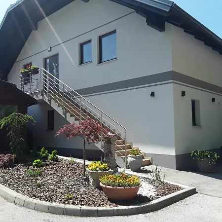 Apartmaji Tisa In Zana Apartmán