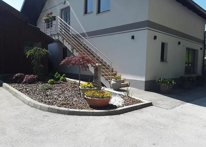 Apartma Apartmaji Tisa In Zana