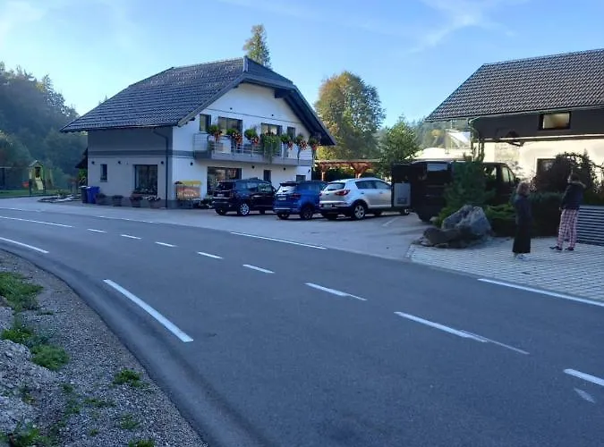 Apartmaji Tisa In Zana * Rovte