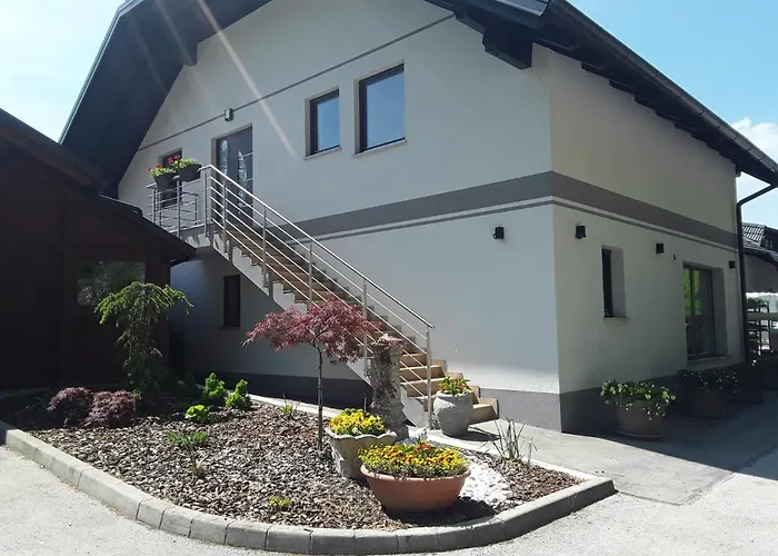 Apartmaji Tisa In Zana Apartma