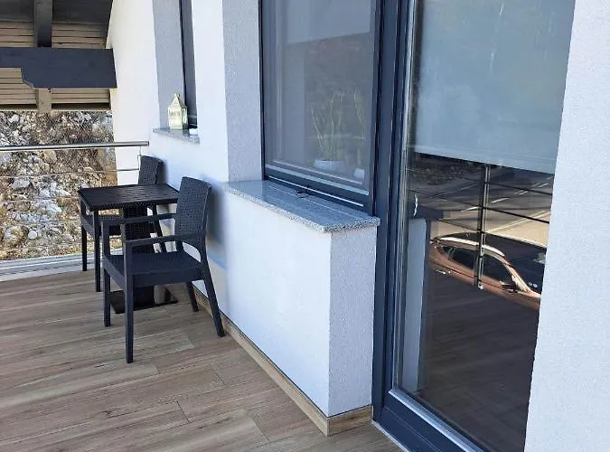 Apartmaji Tisa In Zana Apartma Rovte