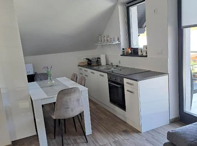 Apartmaji Tisa In Zana Apartma *